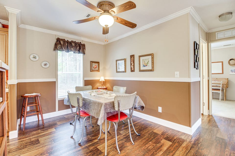 Dining Table | Dishware & Flatware Provided