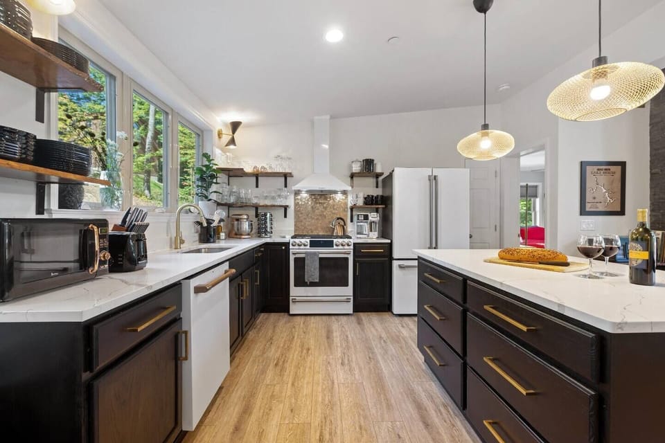 High end Calacatta Laza quartz counter tops to cook in your dream kitchen on your dream vacation!