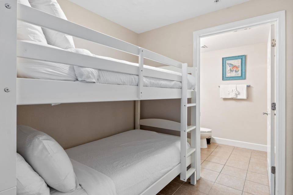 Bunk Alcove