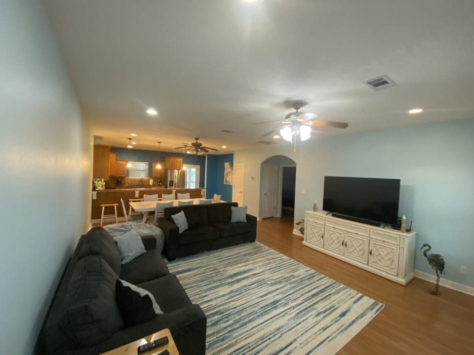 Open concept kitchen/dining room and living room area