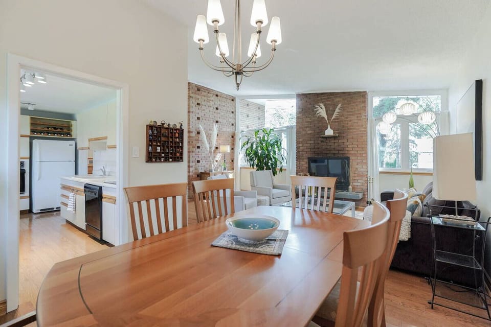 Open concept Dining room that seats 6