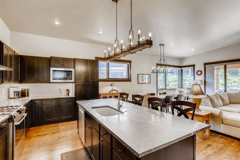 Luxury full-sized kitchen