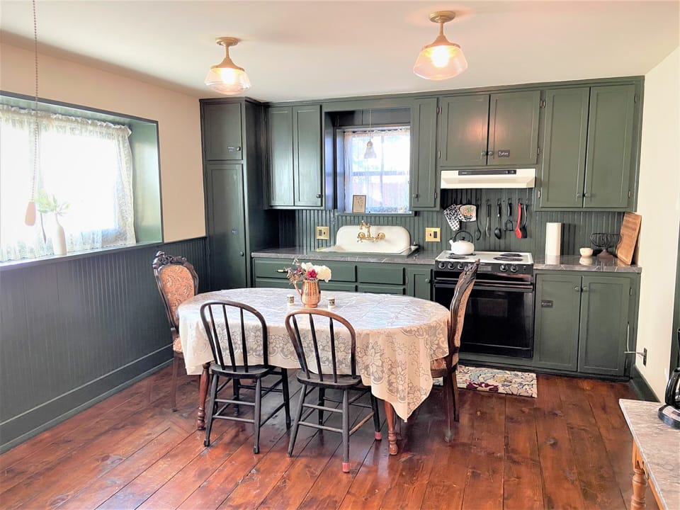 eat in kitchen