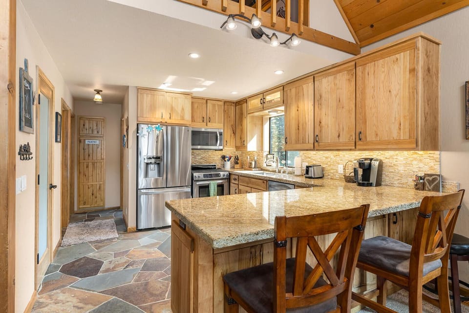 Bar and Kitchen Area: Pinecone Lodge with Private Hot tub