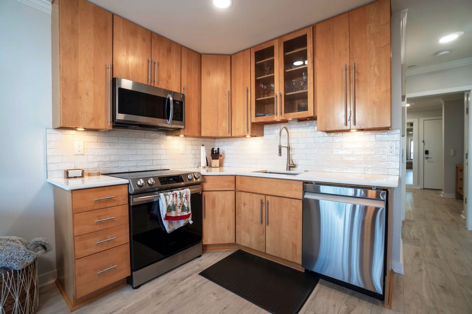 Full size appliances, quartz countertops, undermount lighting, garbage disposal