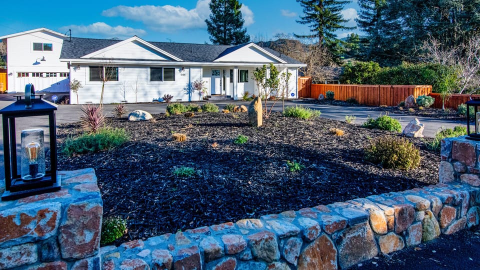 Luxurious Napa Valley modern farmhouse set back from street w/ circular driveway