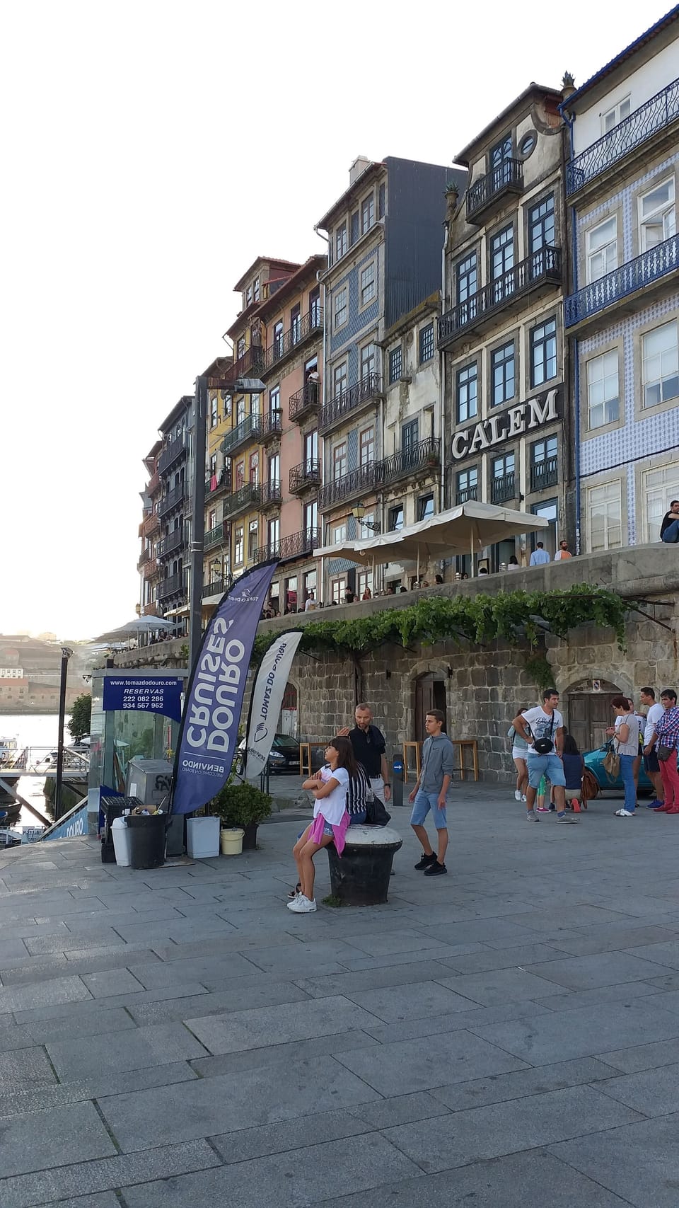 Cais da Ribeira ( 10mnts)