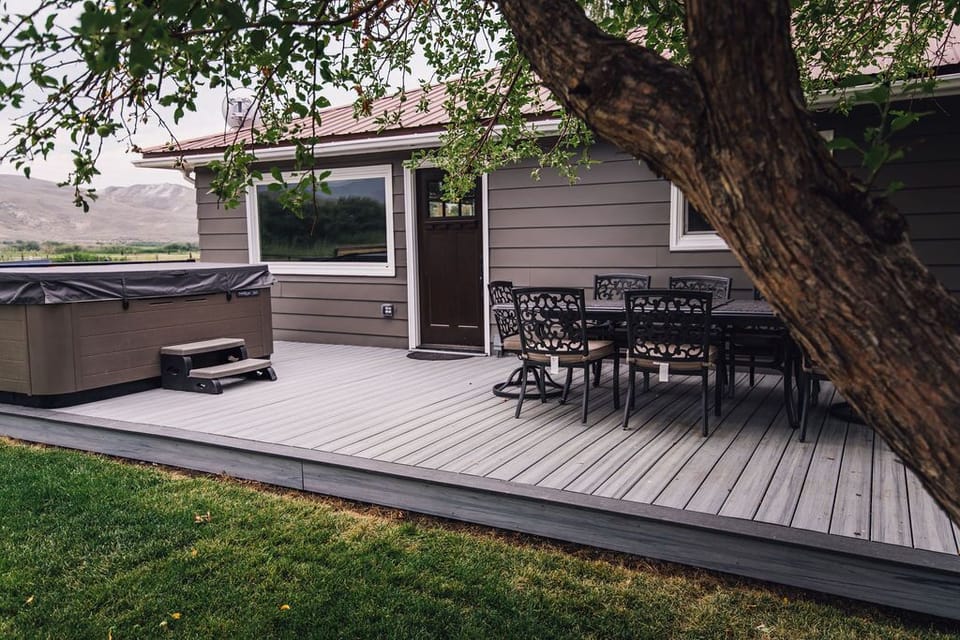 Deck with hot tub and furniture
