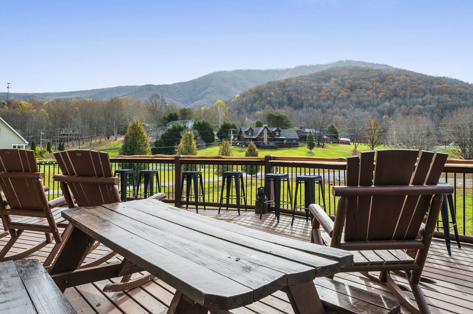 Summer look from the front deck