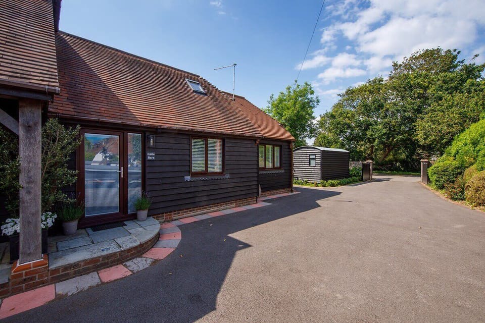 The annexe is attached to the owner's main house, but has it's own parking spot and private entrance so you won't be disturbed during your stay.