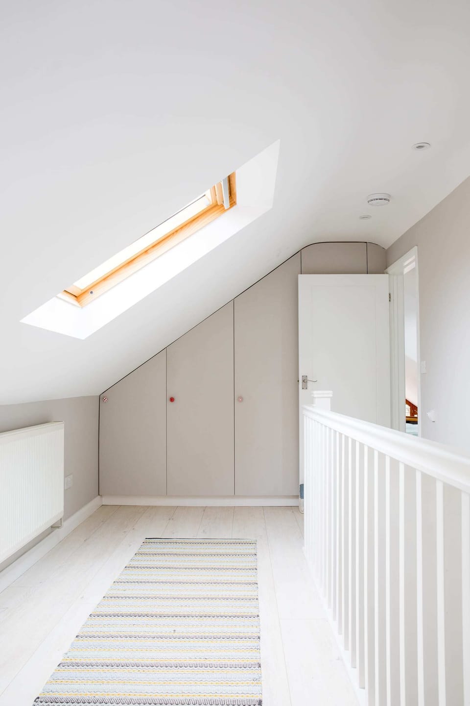 Roof windows make the entire upper floor extremely bright during the day.