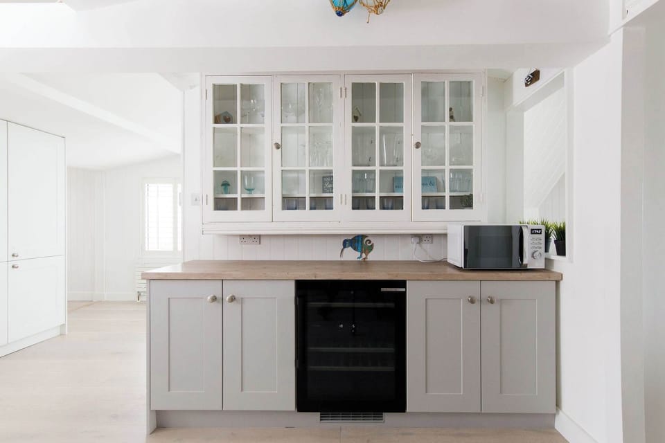 Plenty of countertops to utilise along with glasswear for your stay.