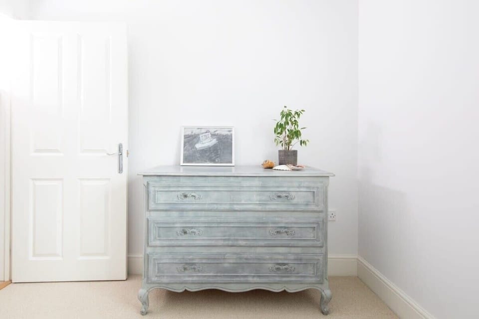 A chest of drawers in which to store what’s yours!