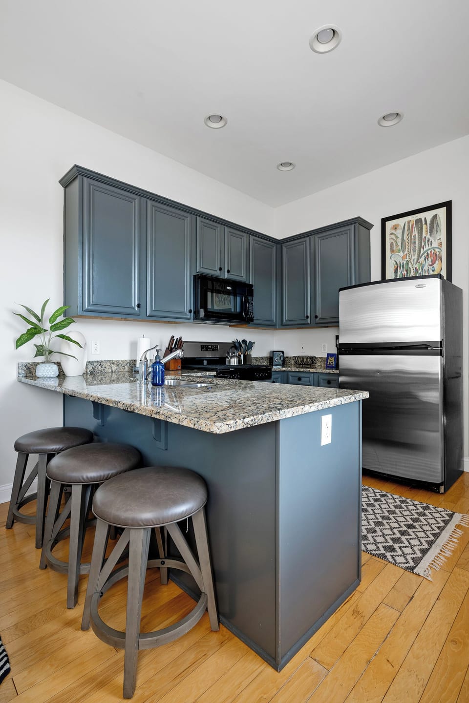 Fully Stocked Kitchen and bar top seating