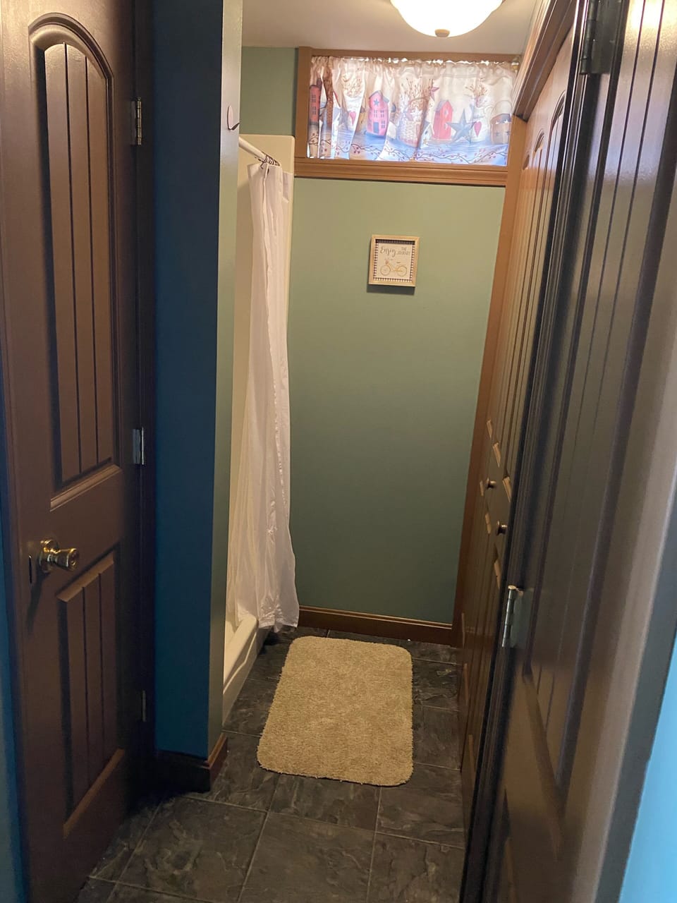 Downstairs full bath.