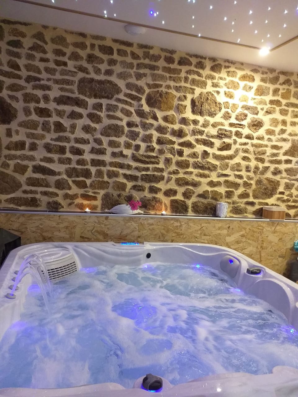Indoor spa tub