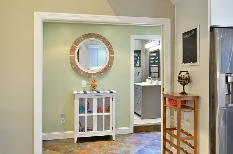 Twin bedroom to the left.  Queen bedroom to the right.  Bathroom in the middle