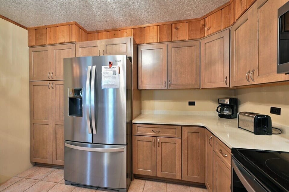 Virginia Beach #6's modern full kitchen with updated appliances.