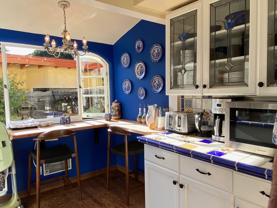 Breakfast nook and new high-end appliances