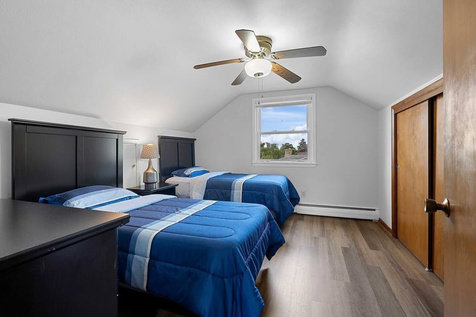 Bedroom 4 features two twin/single beds