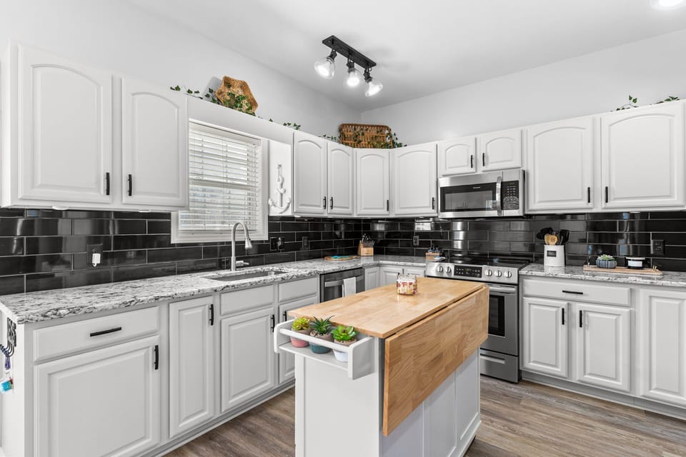Beautiful kitchen with all new stainless steel appliances
