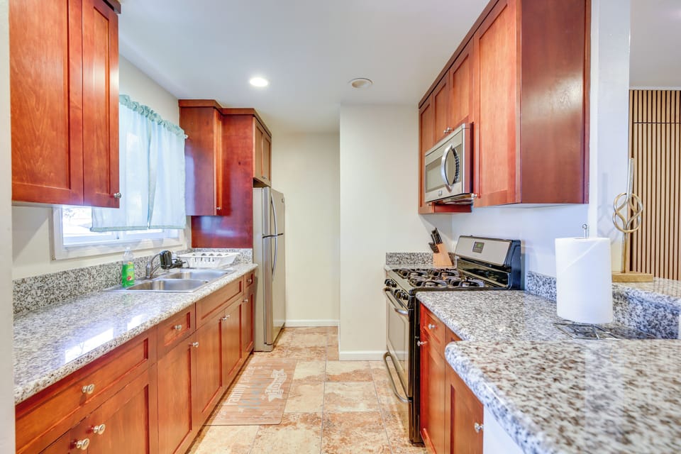 Kitchen | Cooking Basics | Coffee Maker | Toaster | Knife Set