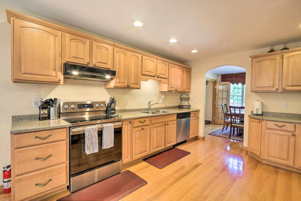 Kitchen | Fully Equipped | Dishware & Flatware