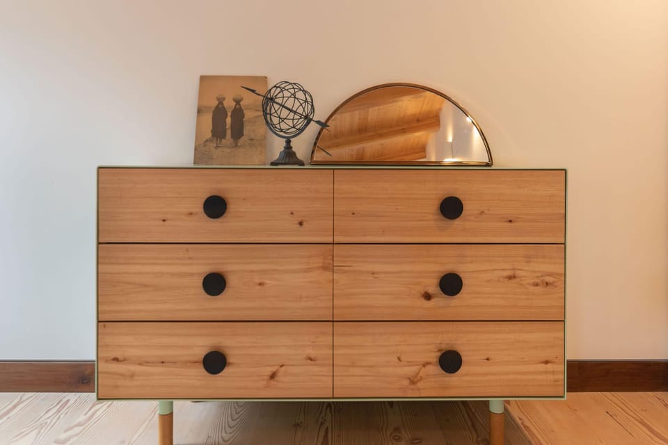 Drawers, decoration, mirror