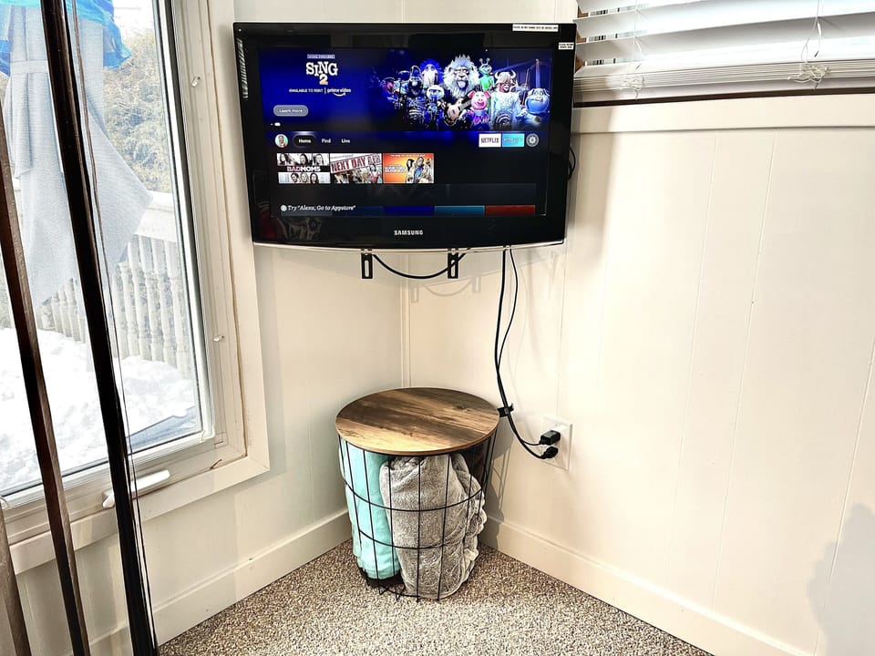 Smart TV Includes Netflix.