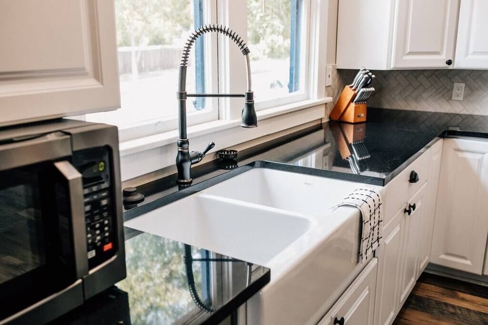 Dual basin Farmers Sink