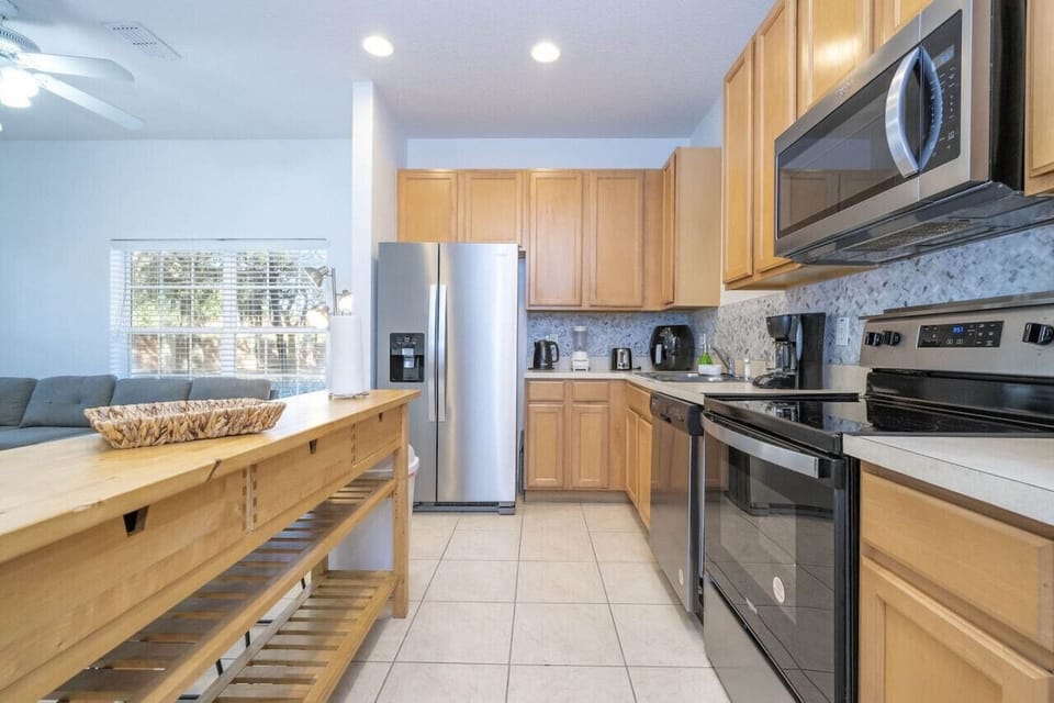 Full kitchen