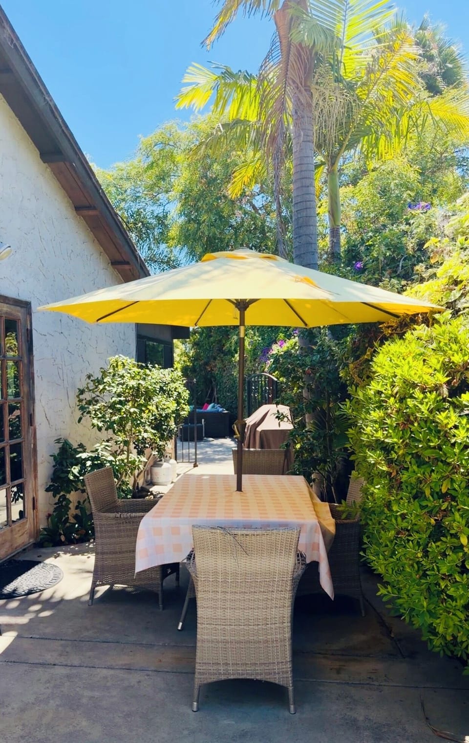 Outdoor seating outside on the terrace “lanai” area by the bbq grill 