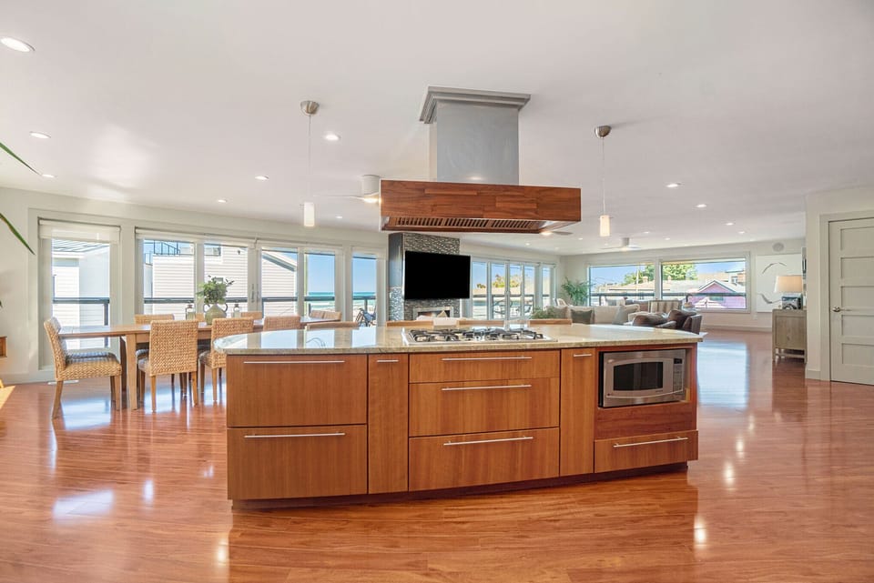 Large island for meal prep and seating