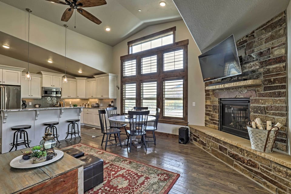Living Room | Gas Fireplace | Smart TV