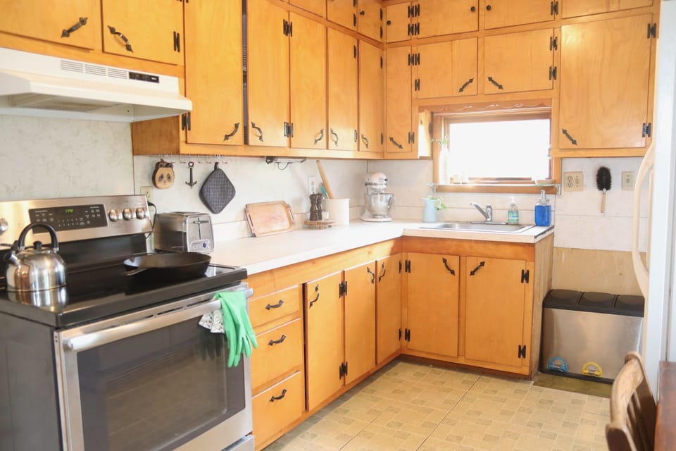 Spacious and fully stocked kitchen for the most demanding chef