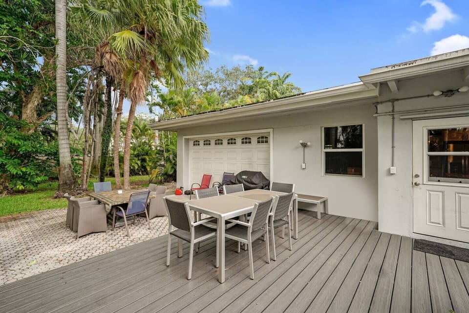 Enjoy outdoor living on this spacious private deck, complete with a large dining table and surrounded by lush tropical greenery. Perfect for morning coffee, alfresco meals, or relaxing evenings in a peaceful, private setting.