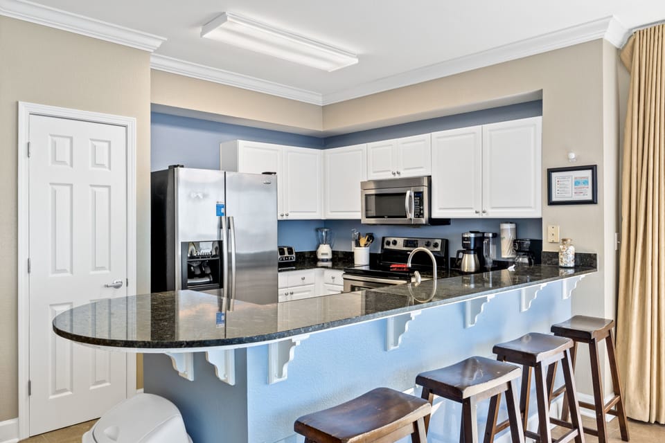 Kitchen with Breakfast Bar