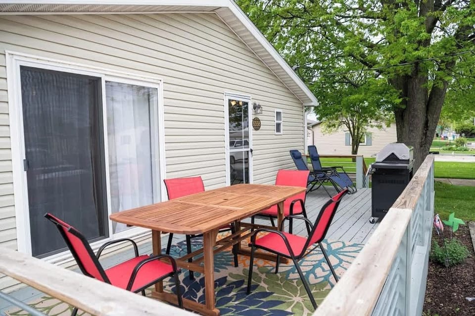 Outdoor dining table and chairs