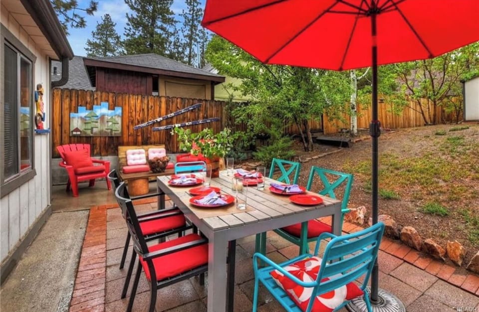 BBQ & outdoor dining area