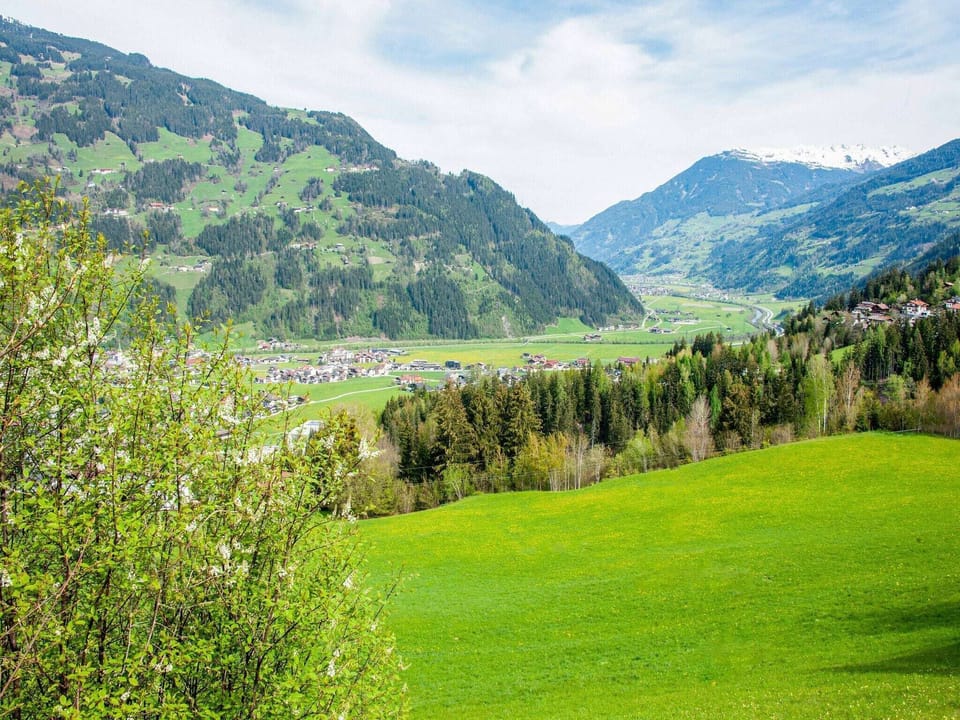 Surroundings [summer] (1-5 km)