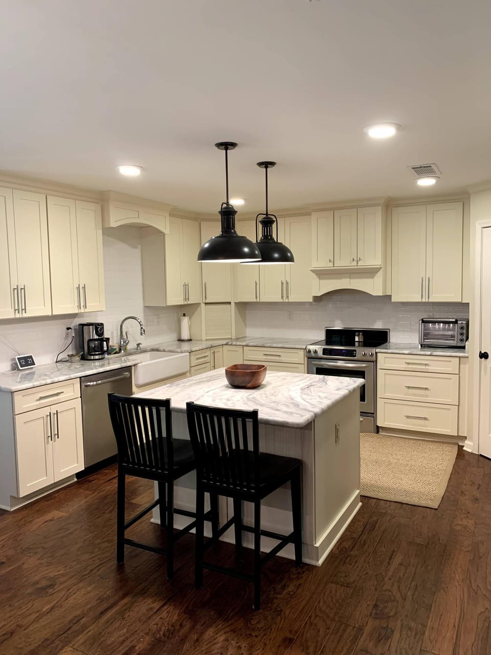 Kitchen with Island seating area