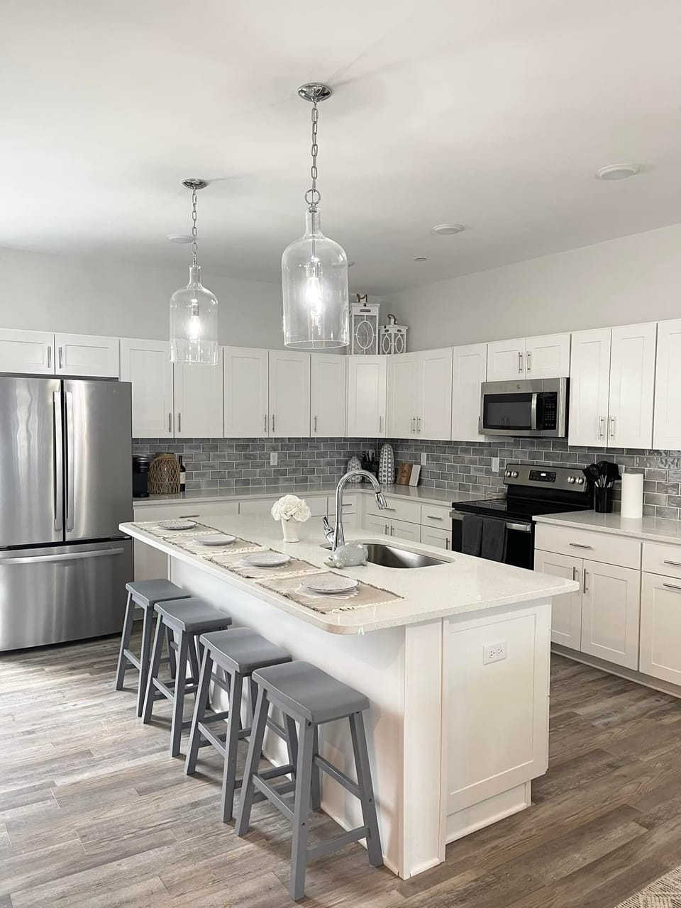 Eat in kitchen
