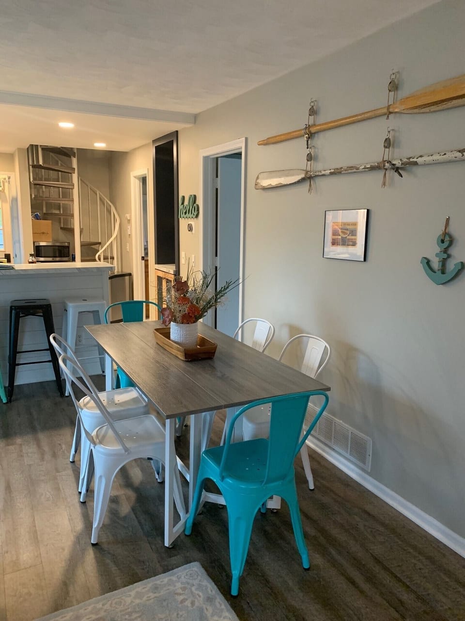 Dining table seats 6 comfortably, bar seating available also