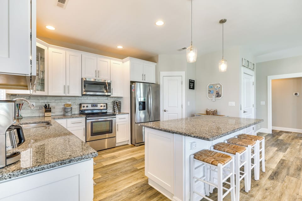 Kitchen | Toaster | Crockpot | Blender | Hot Water Pot