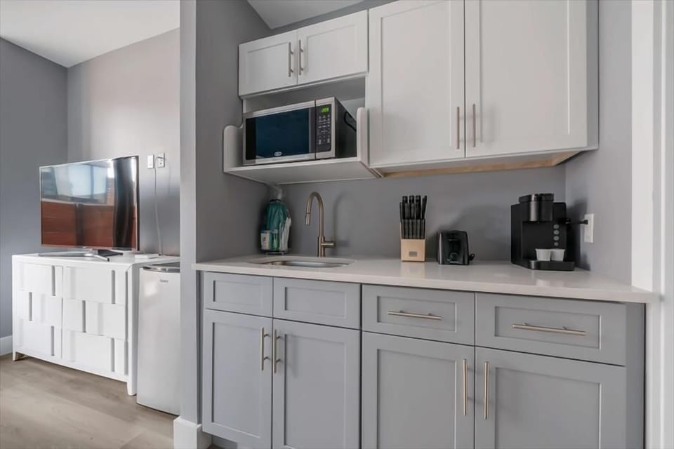 307 Studio Queen w Balcony - Mott Haven - NYC