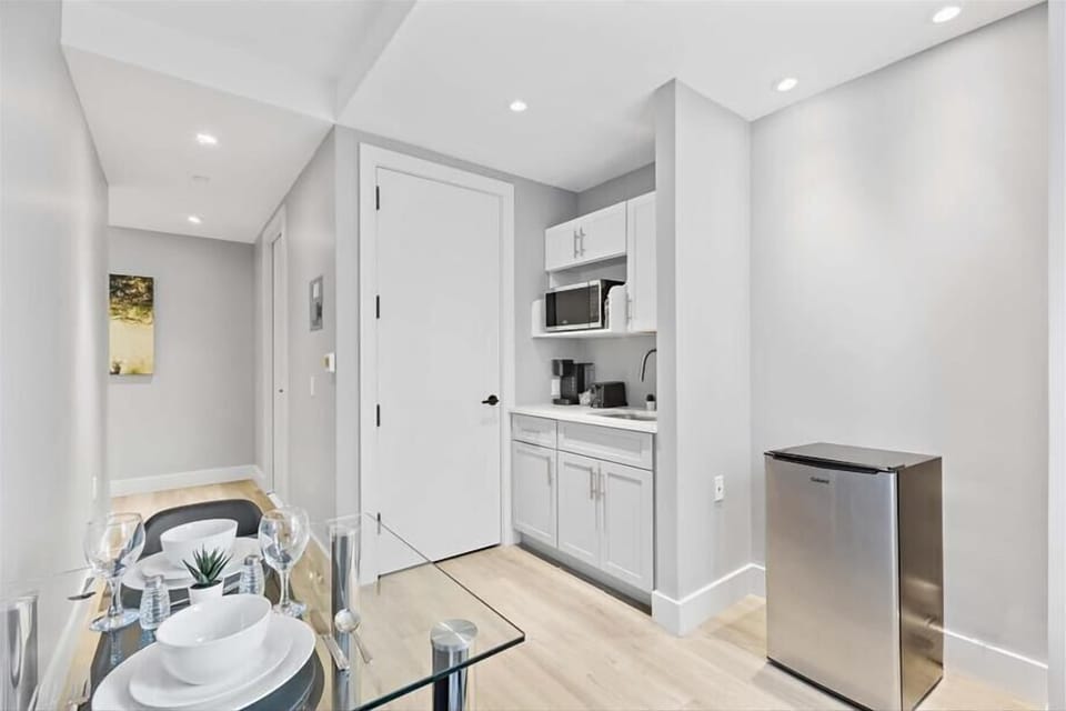 Bronx Studio King Dining Room