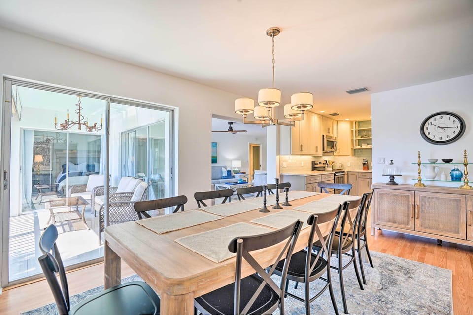 Dining Area | 1-Story Condo