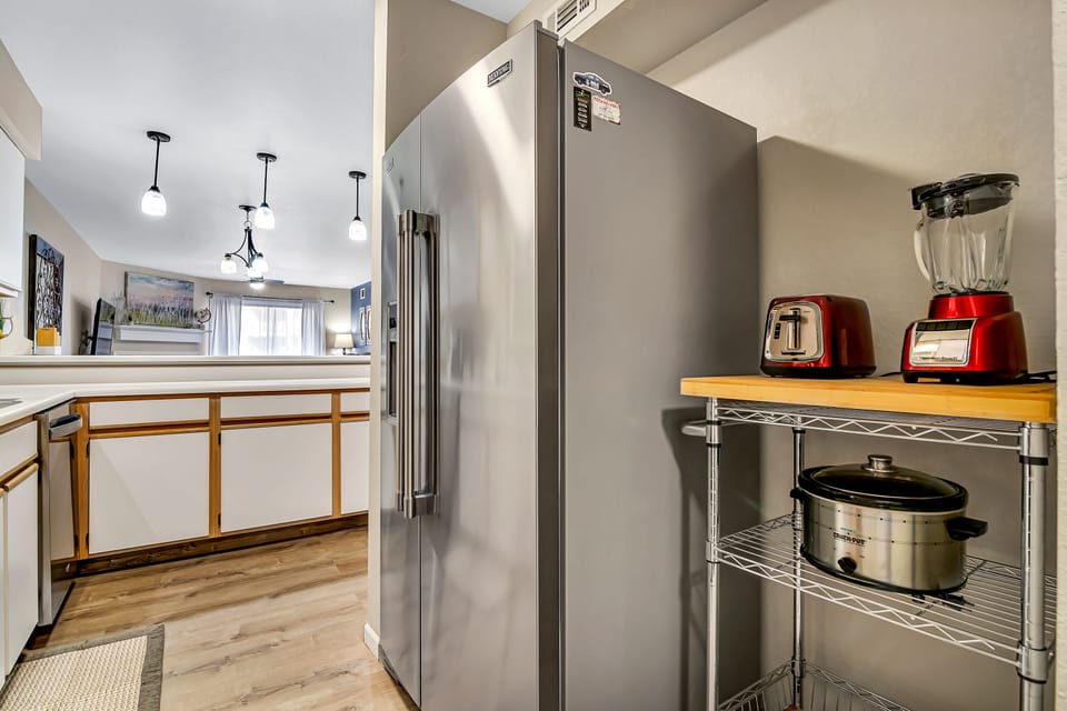 Stainless fridge with ice maker
