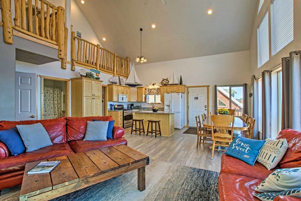 Living Room | Central AC & Heating | 2,552 Sq Ft