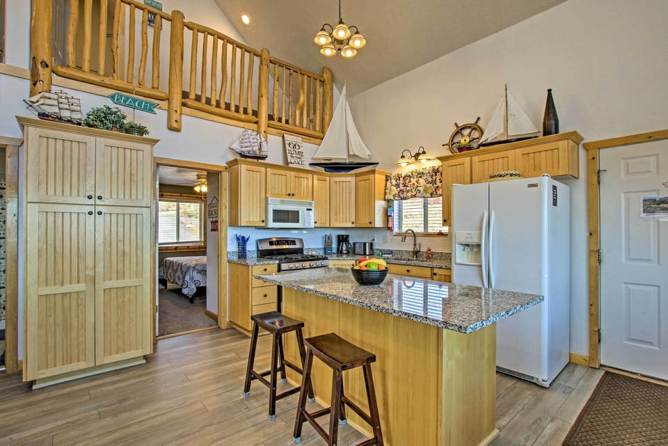 Kitchen | Fully Equipped | Dishware & Flatware | Blender | Crock-Pot